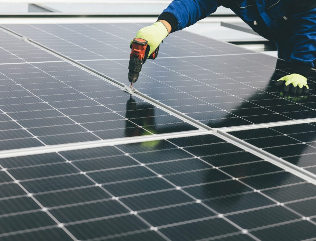 Ökad risk för fukt på vinden vid installation av solceller?